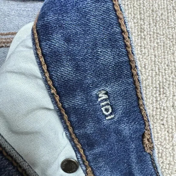 American Eagle Midi Shorts Blue Distressed Pockets Women’s Size 4 - Picture 10 of 11